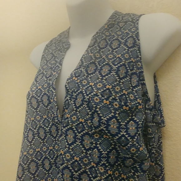 Lush Printed Crepe Sleeveless Top - Picture 2 of 8